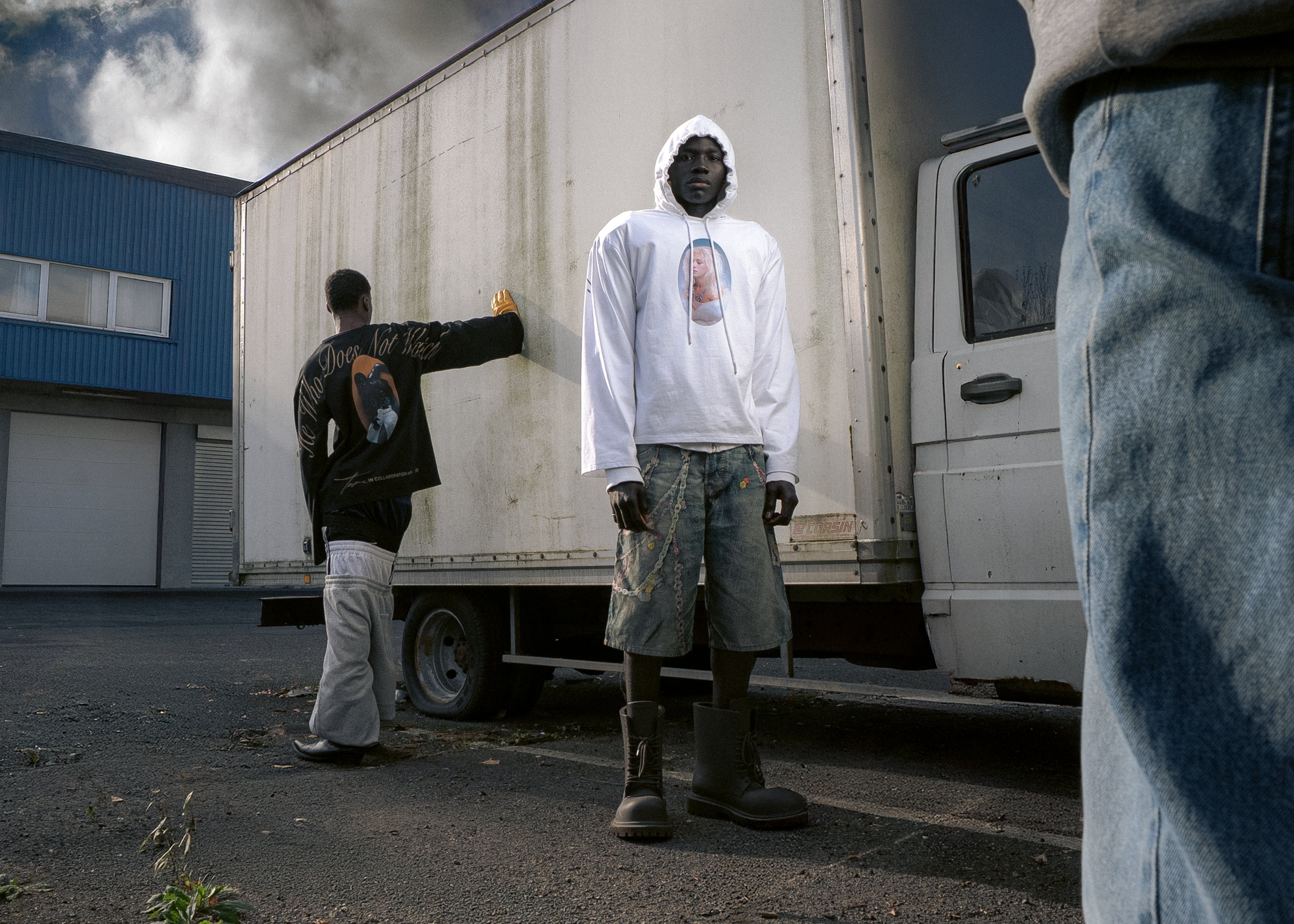 AT BY TOX Edito — white hoodie