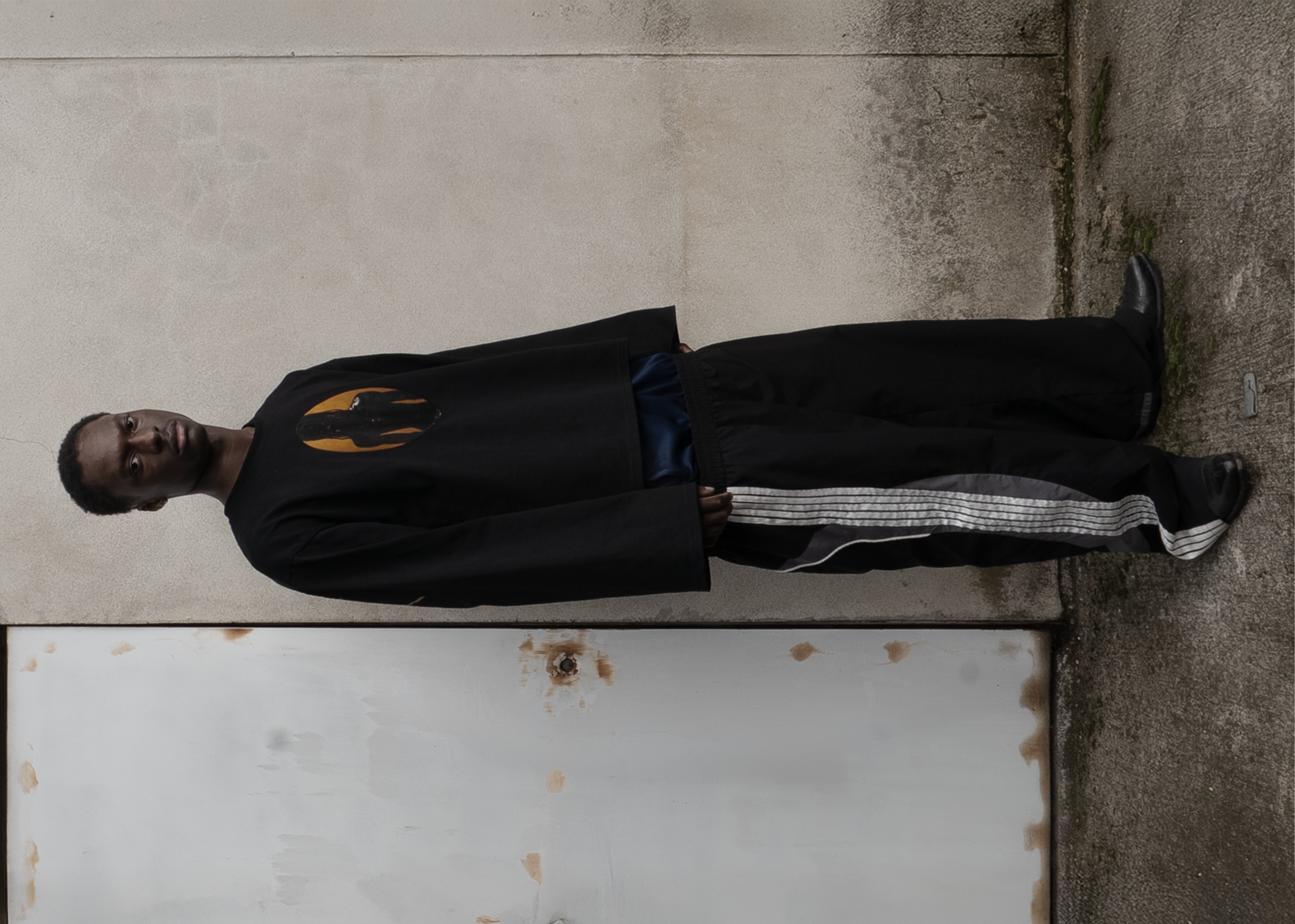 AT BY TOX Edito — black tee